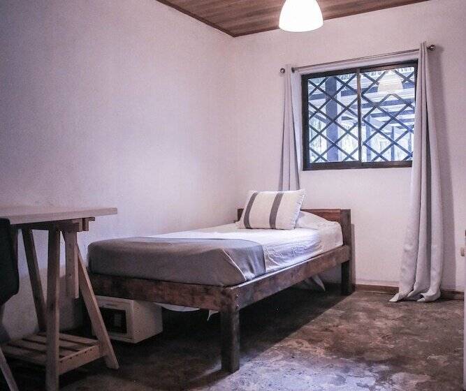 اتاق استاندارد, Believe Surf & Yoga Lodge Santa Teresa