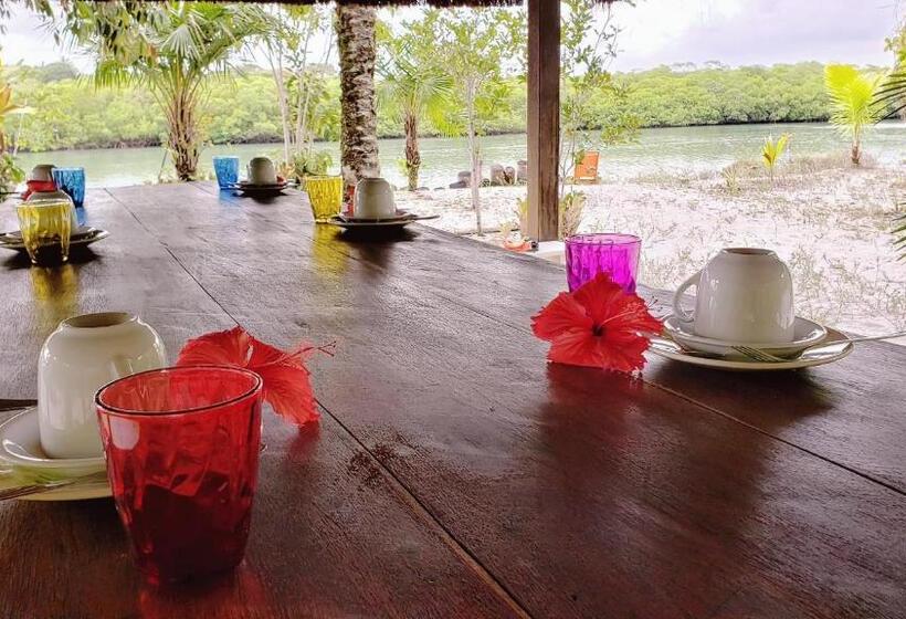 بانگلوی استاندارد, Casinha Amarela Ecolodge Boipeba