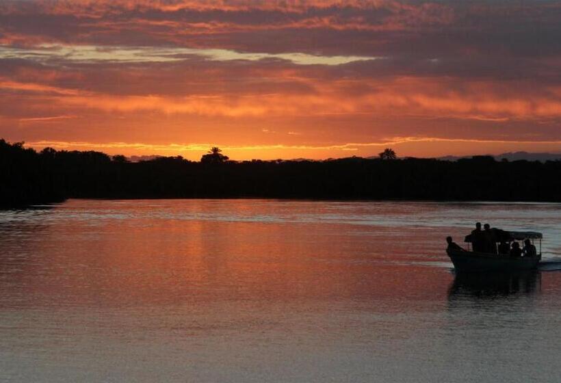 استودیو خانوادگی, Casinha Amarela Ecolodge Boipeba