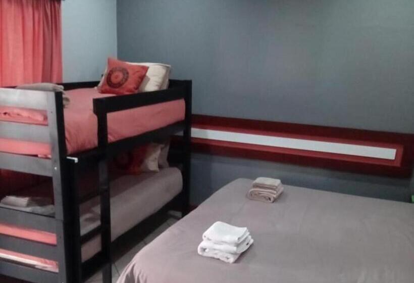 غرفة قياسية رباعية, Grand Central Guesthouse