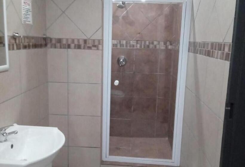 غرفة قياسية ثلاثية, Grand Central Guesthouse