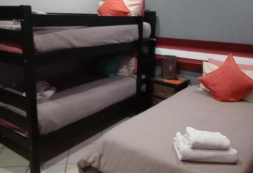 غرفة قياسية ثلاثية, Grand Central Guesthouse