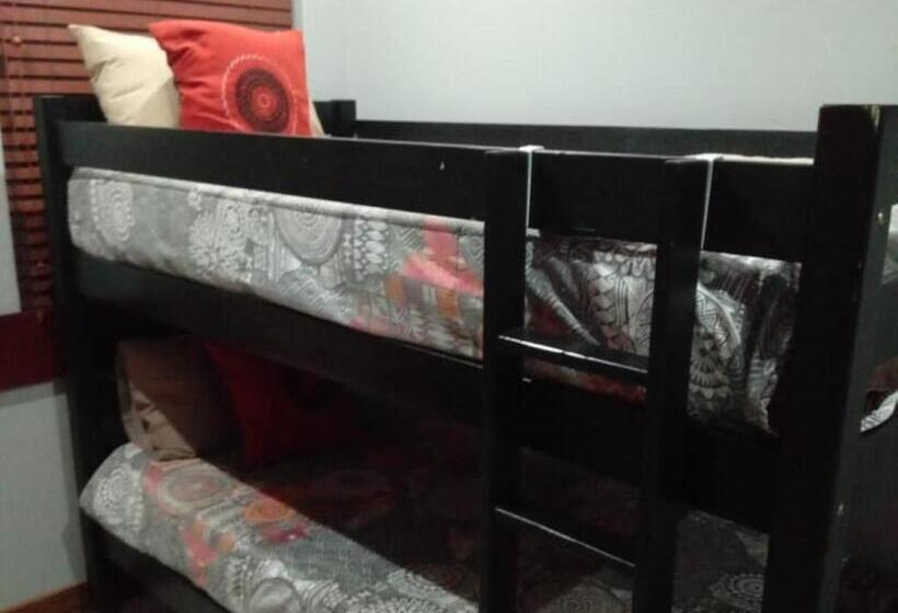 غرفة أساسية رباعية, Grand Central Guesthouse