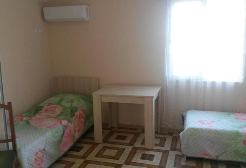 اتاق راحتی سه تخته, Guest House 118 In Kvariati