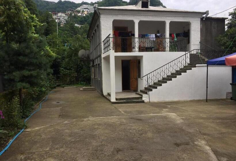 اتاق خانوادگی, Guest House 118 In Kvariati