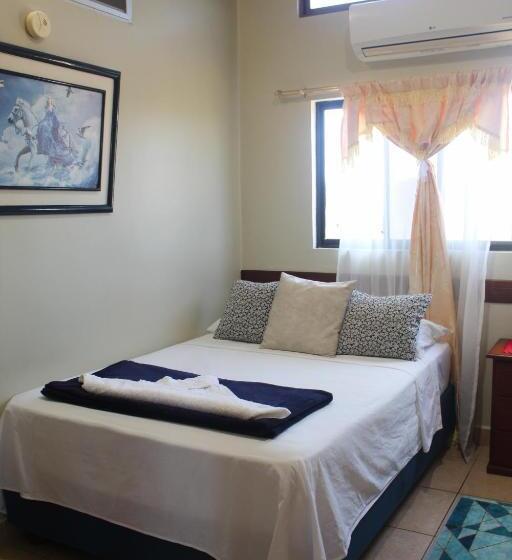 آپارتمان 3 خوابه, Hostal Romy
