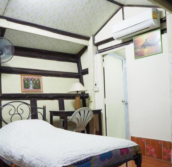 اتاق کلاسیک سه تخته, Three J Guesthouse