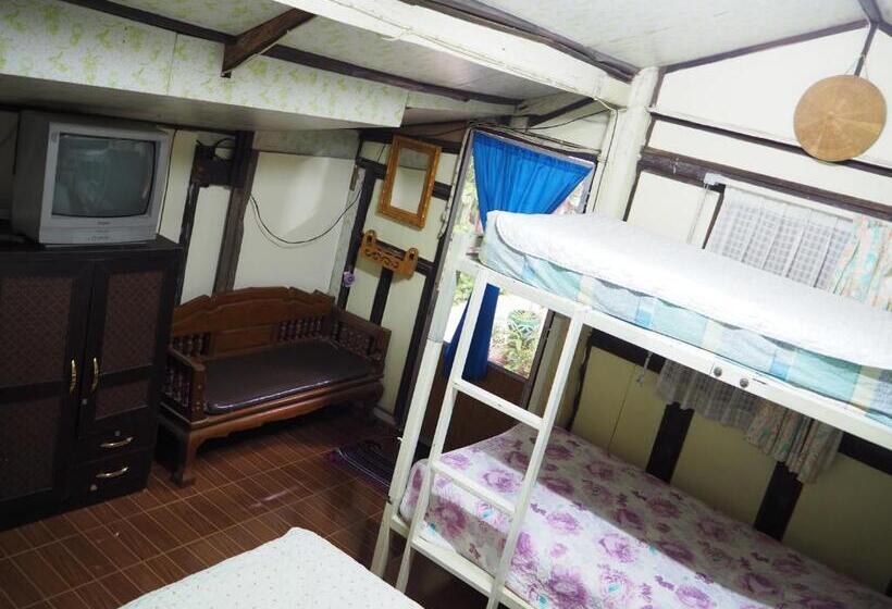 اتاق کلاسیک سه تخته, Three J Guesthouse