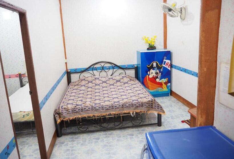 بنگله خانوادگی, Three J Guesthouse