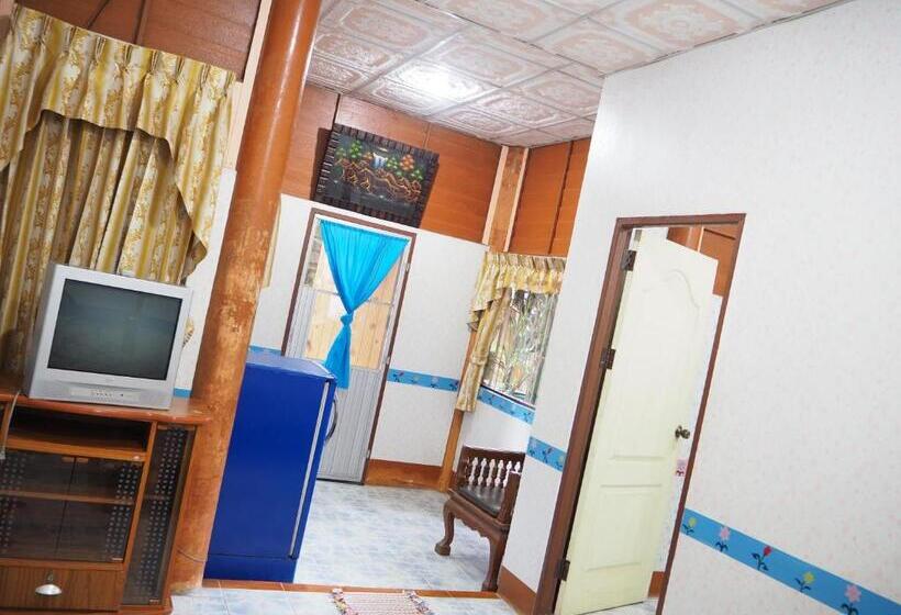 بنگله خانوادگی, Three J Guesthouse