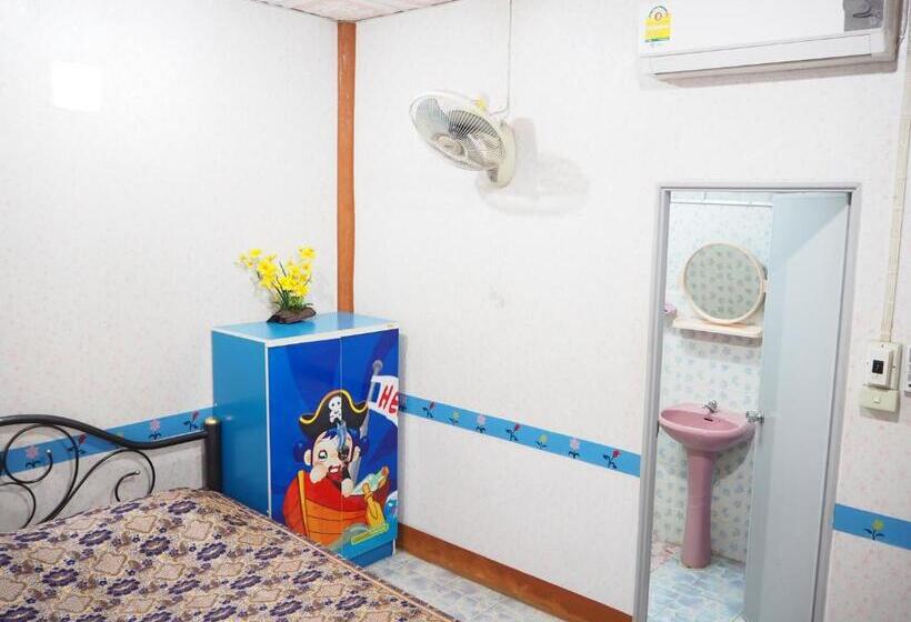 بنگله خانوادگی, Three J Guesthouse