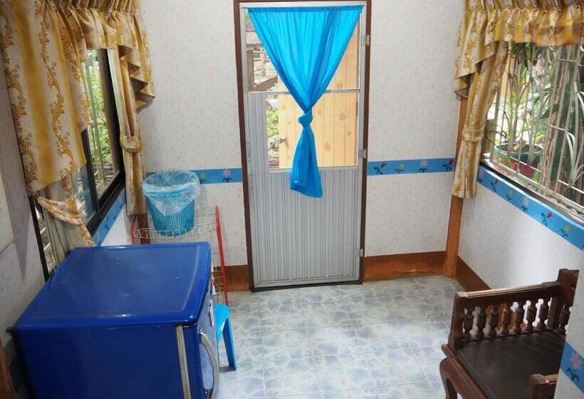 بنگله خانوادگی, Three J Guesthouse