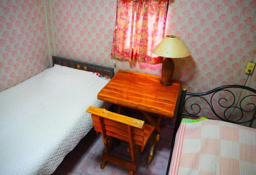 اتاق عادی, Three J Guesthouse
