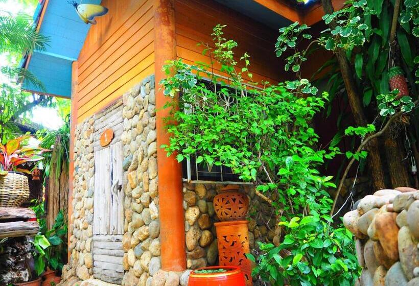 بنگله خانوادگی, Three J Guesthouse