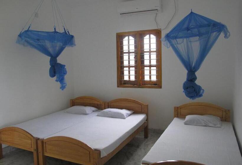 اتاق سوپریور سه تخته, Gopalapuram Guest House