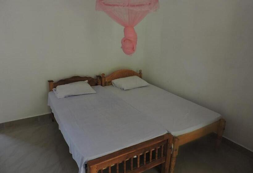 اتاق استاندارد چهار تخته, Gopalapuram Guest House
