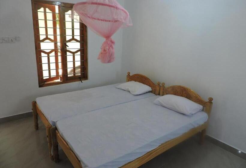 اتاق استاندارد چهار تخته, Gopalapuram Guest House