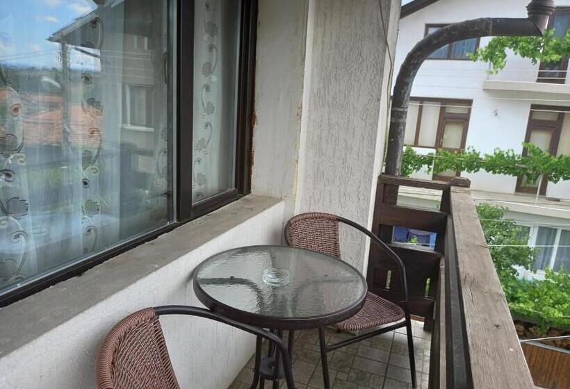 اتاق استاندارد سه نفره, Guest House Raffe