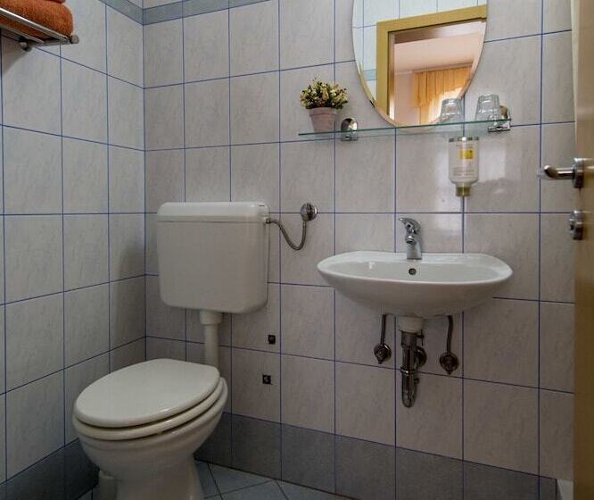 اتاق کلاسیک سه تخته, Guesthouse Kolesar