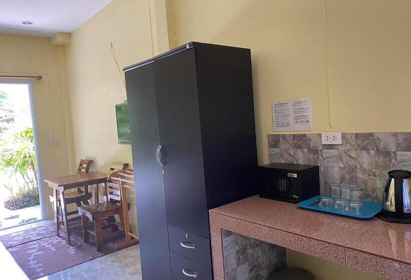 اتاق استاندارد سه نفره, Suntalee House