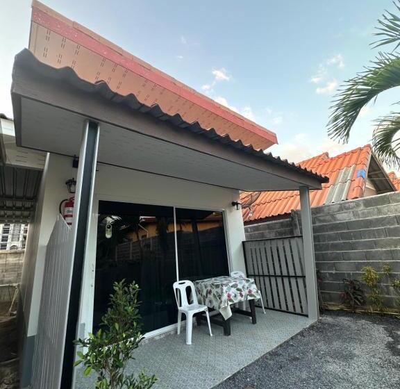 اتاق استاندارد سه نفره, Suntalee House
