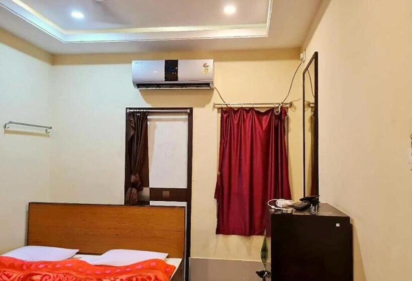 اتاق لوکس, Cosy Inn