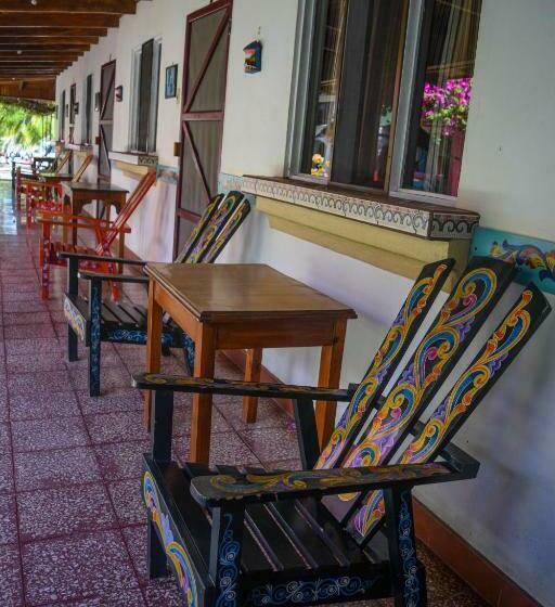 اتاق استاندارد چهار تخته, Marielos