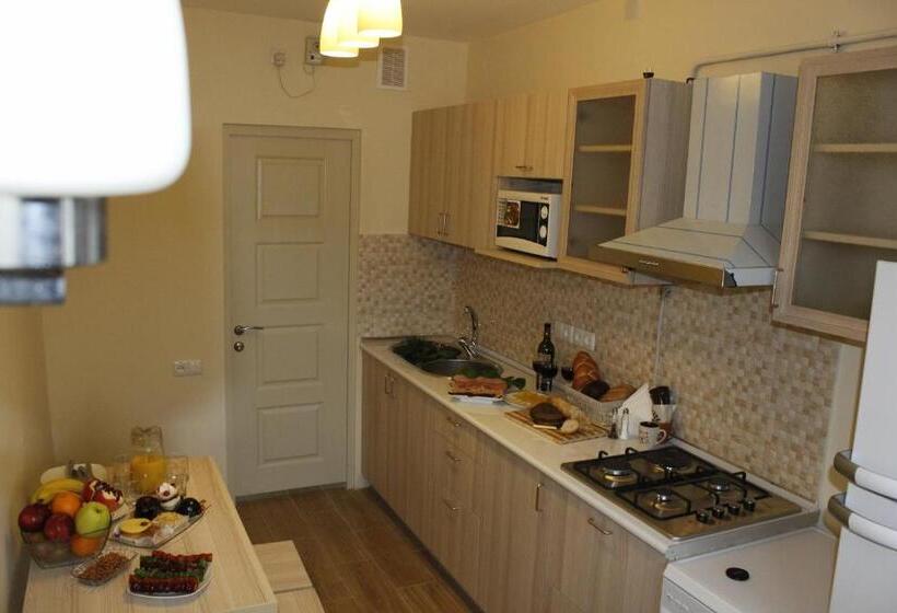 اتاق استاندارد سه نفره, 5th Floor Guest House Yerevan