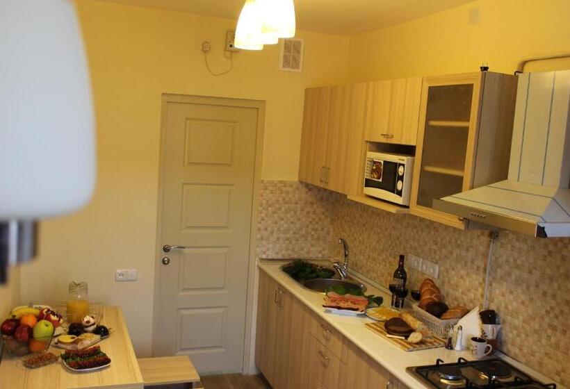 اتاق استاندارد سه نفره, 5th Floor Guest House Yerevan