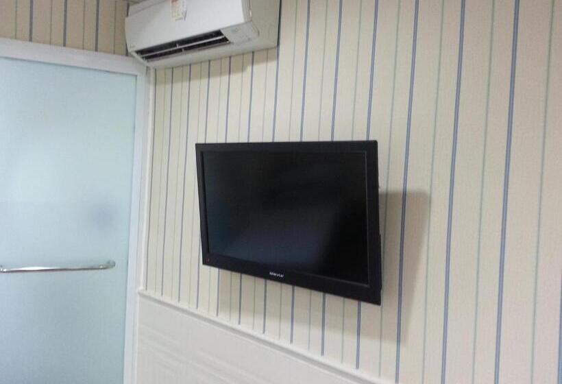 اتاق استاندارد سه نفره, K&b Hostel