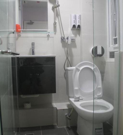 سوییت خانوادگی, K&b Hostel