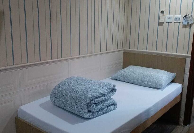 اتاق استاندارد سه نفره, K&b Hostel