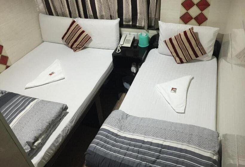اتاق استاندارد سه نفره, Prestige Guesthouse