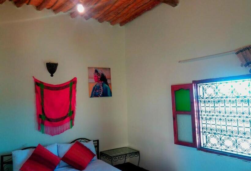 اتاق استاندارد سه نفره, Kasbah Les Nomades