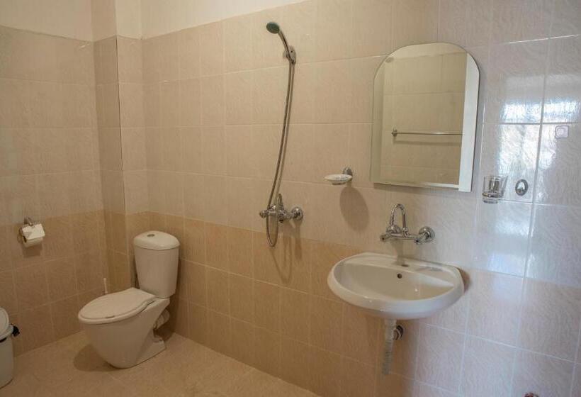 اتاق استاندارد سه نفره, Guest House Grozdan