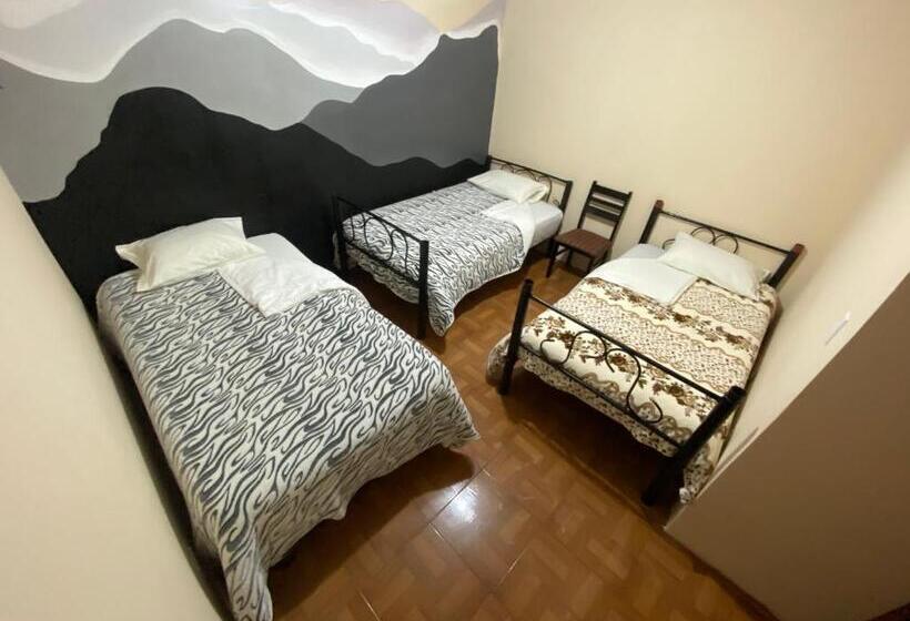 تختخواب در اتاق مشترک, Latacunga Hostel