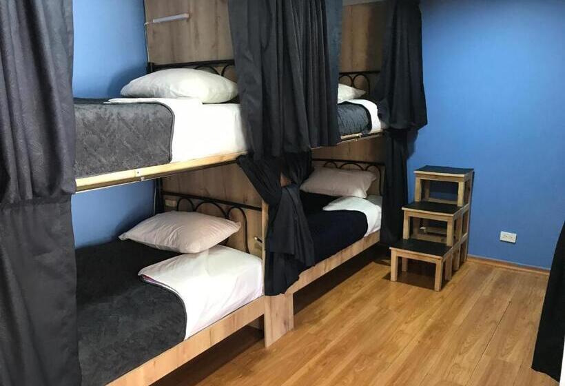 تختخواب در اتاق مشترک, Latacunga Hostel
