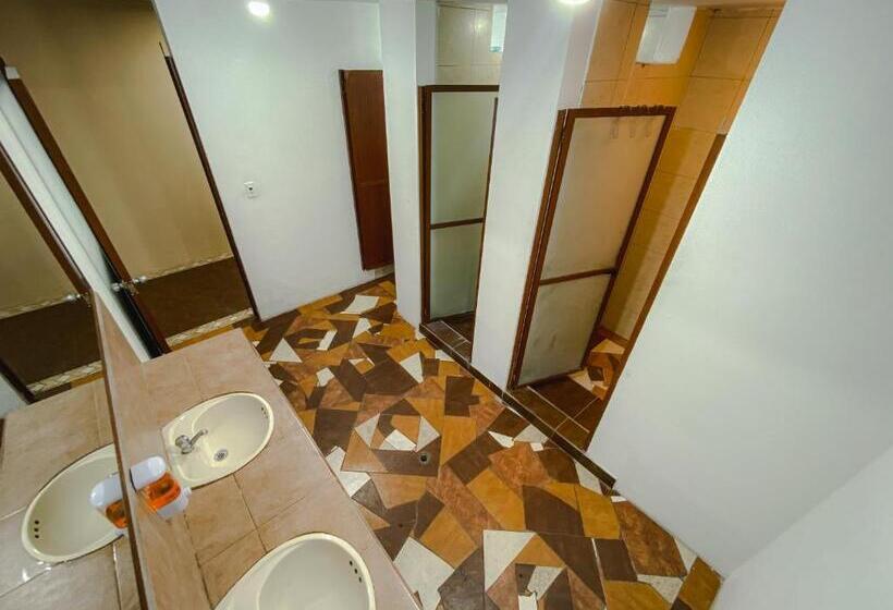 اتاق چهار تخته با دستشویی مشترک, Latacunga Hostel