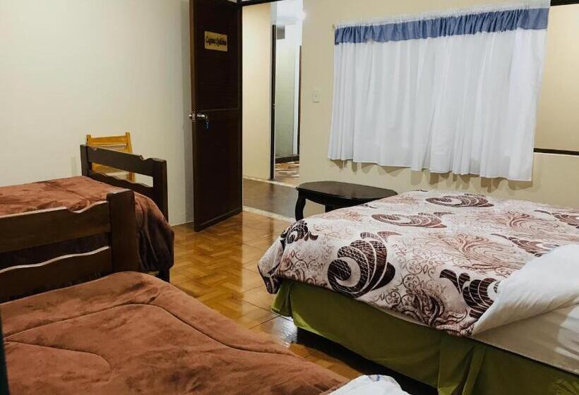 اتاق چهار تخته با دستشویی مشترک, Latacunga Hostel