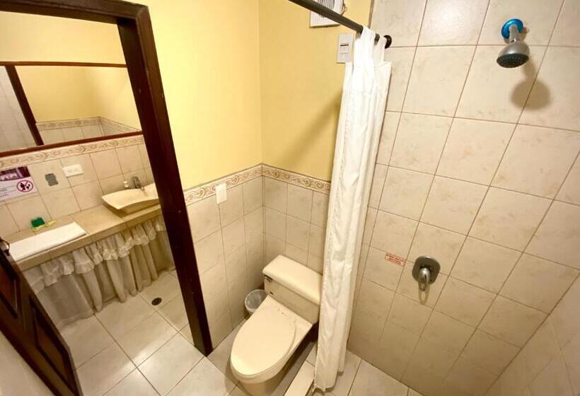 اتاق استاندارد یک نفره, Latacunga Hostel