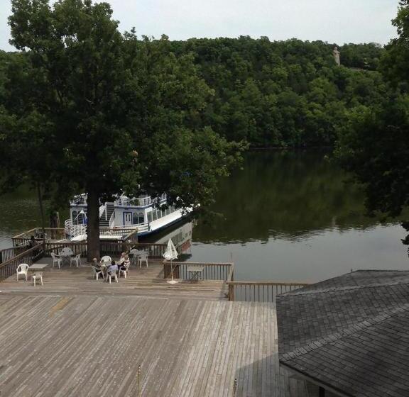 سوییت جونیور با بالکن, Paddle Wheel Inn