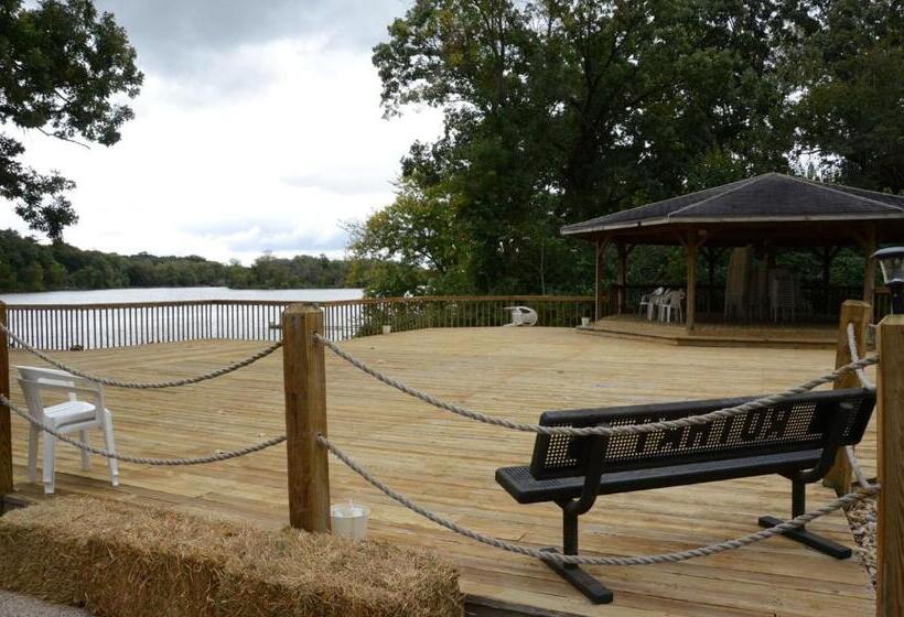 سوئیت با وان آب گرم, Paddle Wheel Inn