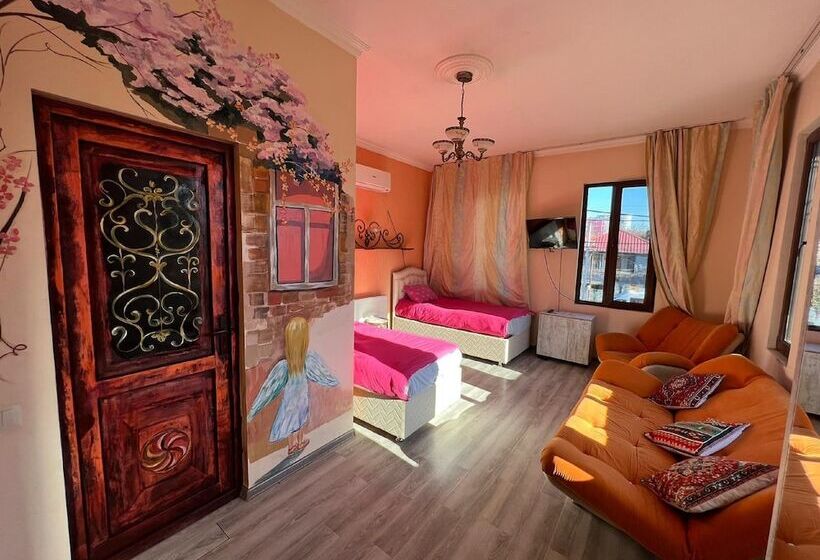 اتاق سوپریور, Batumi Wonderland Guest House