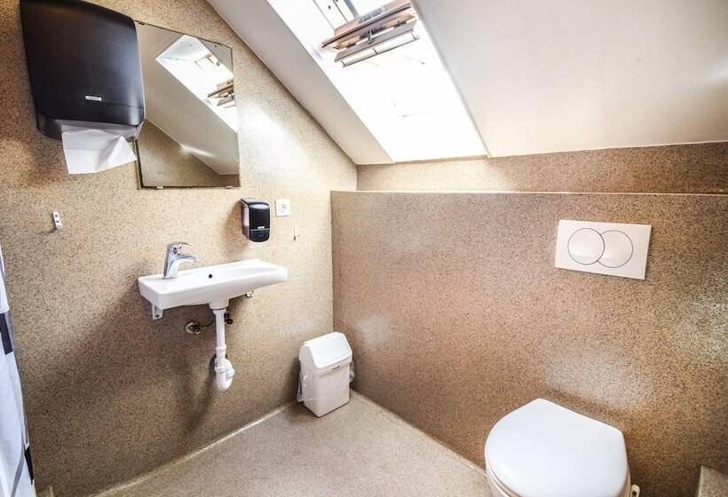 استودیوی استاندارد, Guesthouse Andrea
