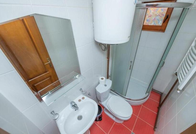 استودیوی استاندارد, Guesthouse Sandra