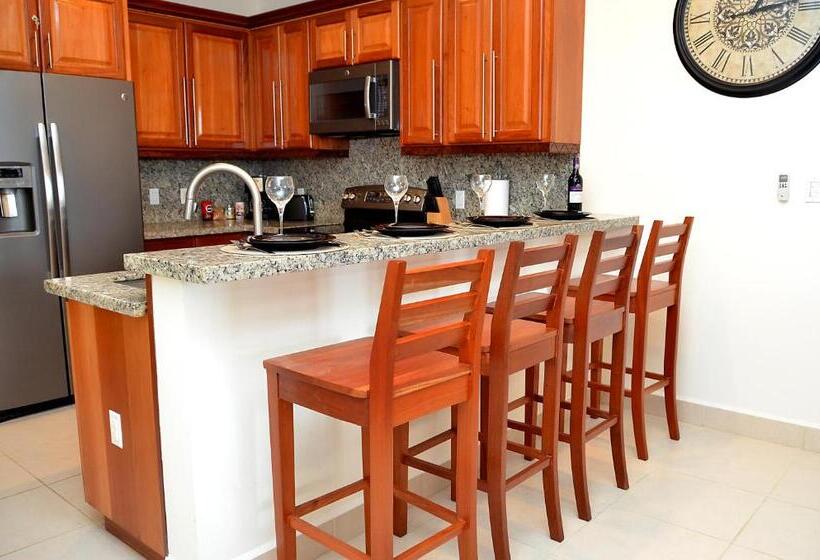 آپارتمان 3 خوابه, The Villas At Cocoplum