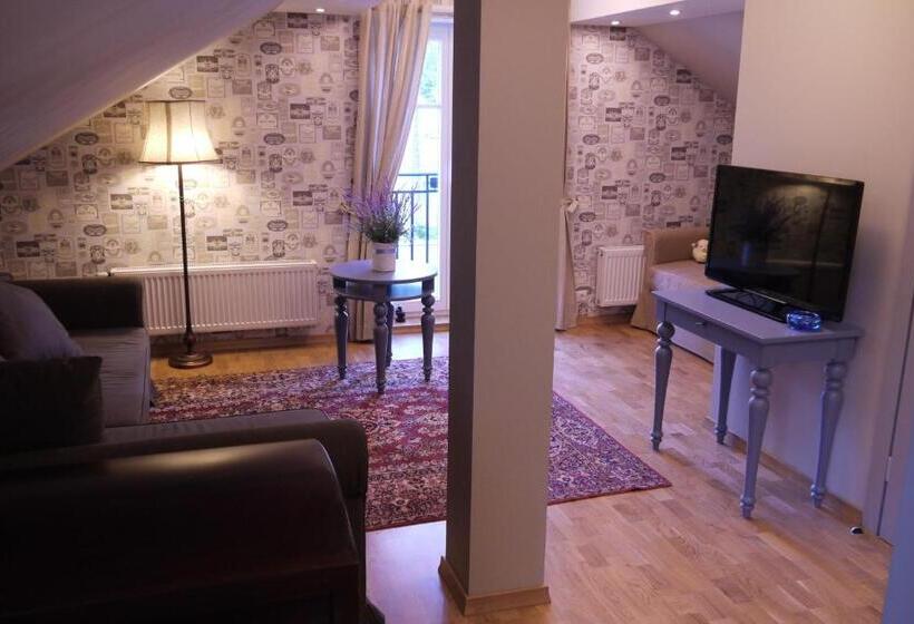 استودیو خانوادگی, Apartments Livia