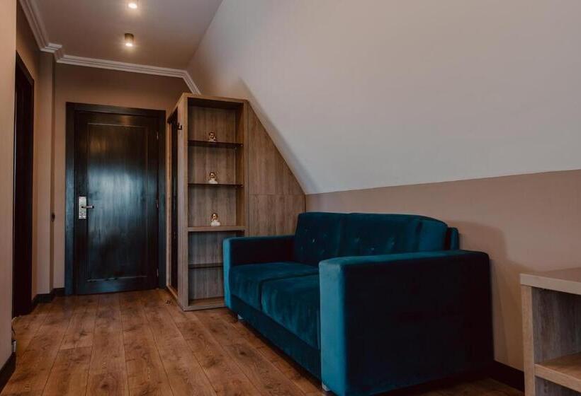 استودیوی لوکس, Boutique Hotel Cattaleya