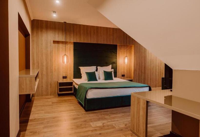استودیوی لوکس, Boutique Hotel Cattaleya