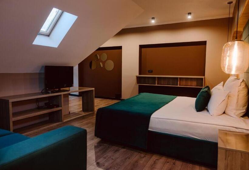 استودیوی لوکس, Boutique Hotel Cattaleya